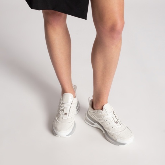 Givenchy Giv 1 Leather And Mesh Sneakers - Picture 16 of 16